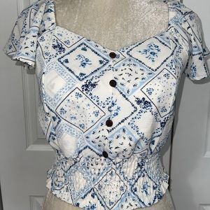 NEW MONTEAU Junior Woman’s Short Sleeve Cropped Blouse Top Shirt sz Small